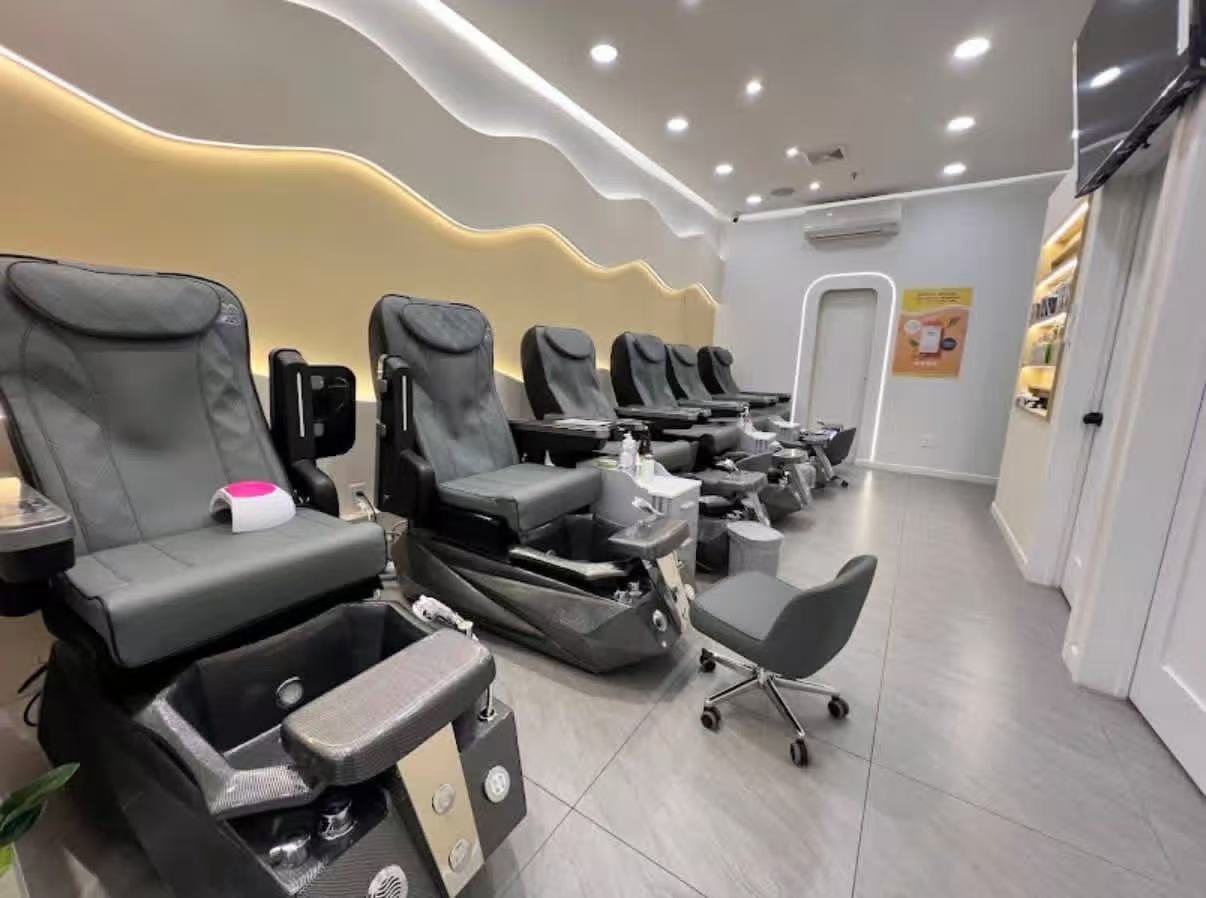 Tip Top Nail Spa gallery image
